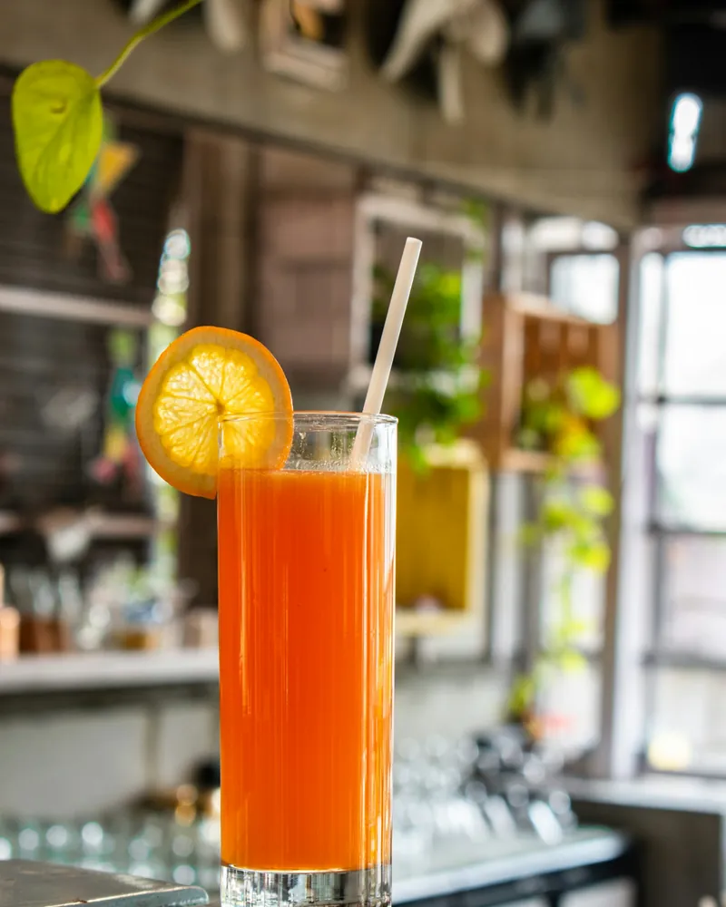 Le Sahara : Jus d’orange, limonade, sirop de grenadine, citron vert