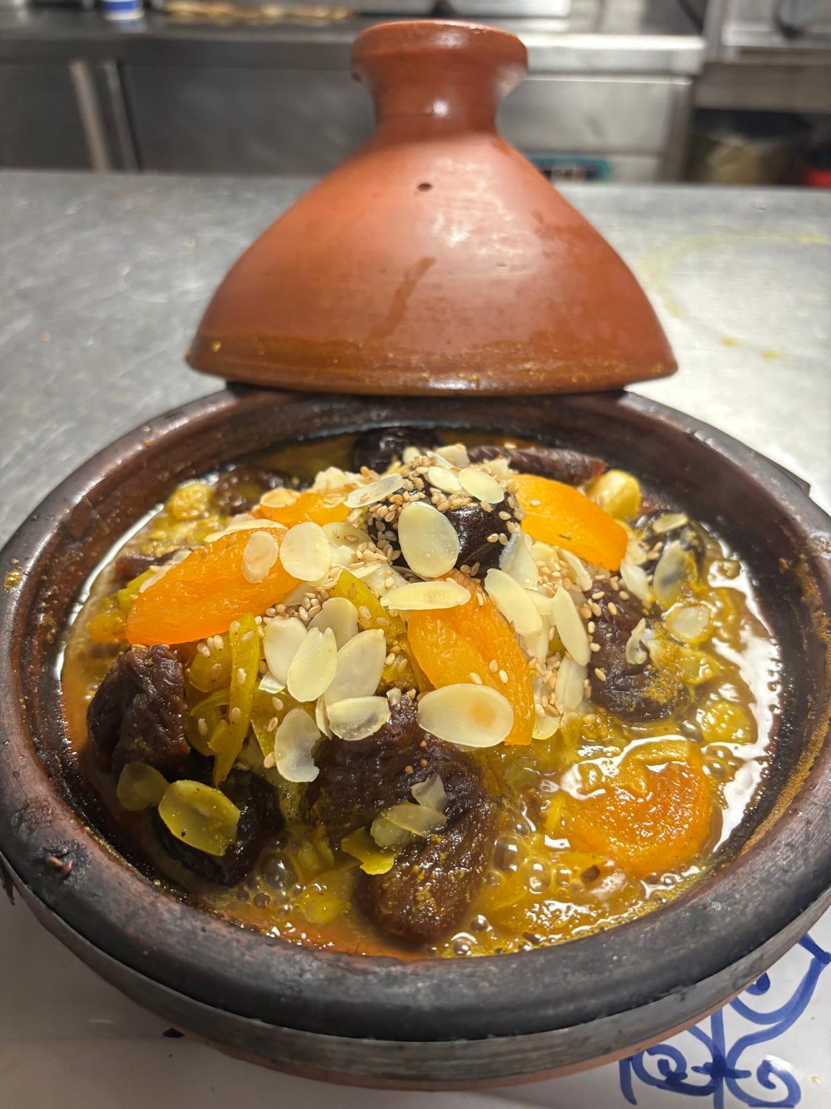 Marka hlouwa : Le ragoût sucré-salé tunisien : agneau, figues, pruneaux et amandes torréfiées