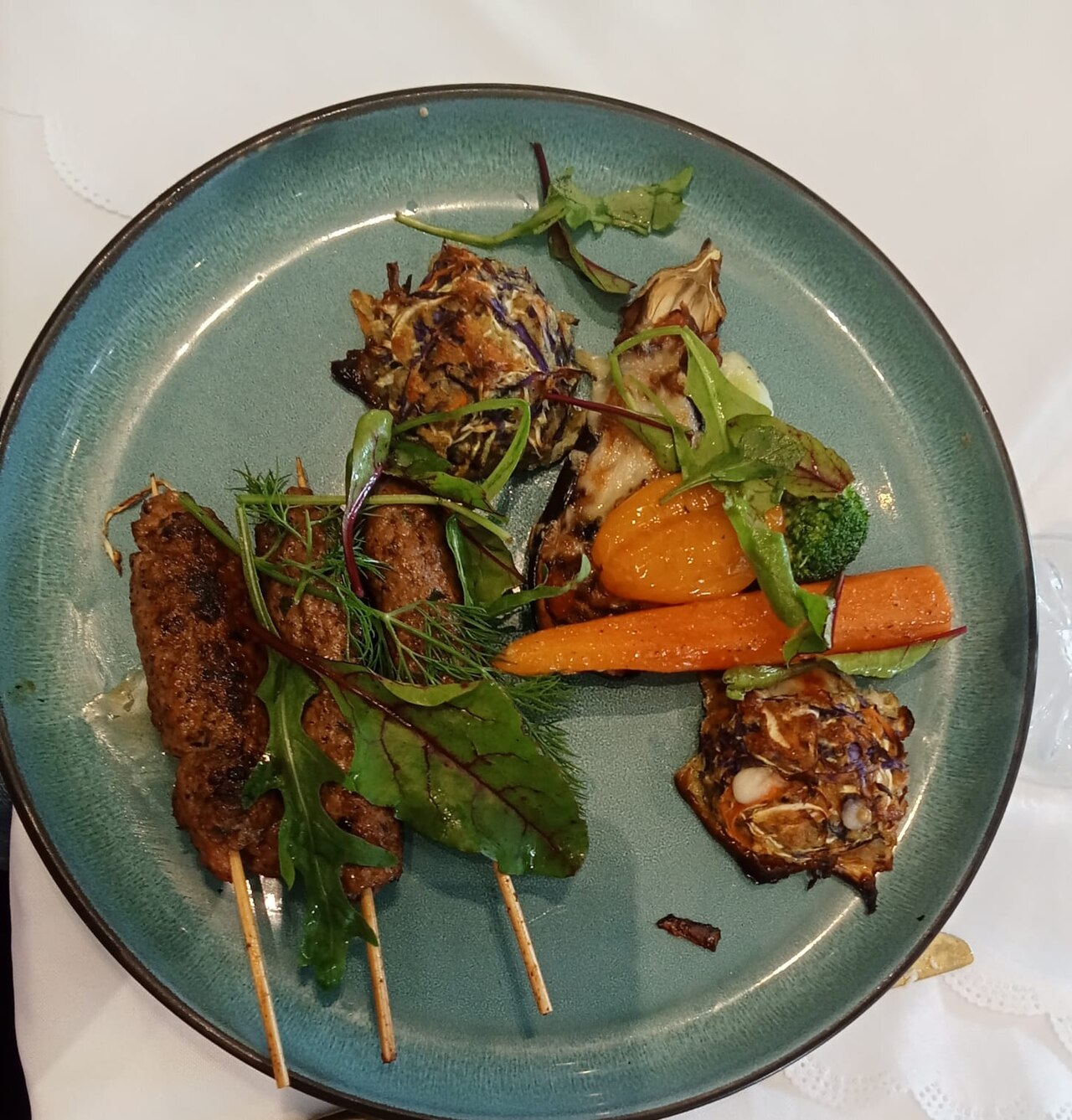 Kefta tunisienne maison : Viande hachée épicée, préparée maison et grillée
