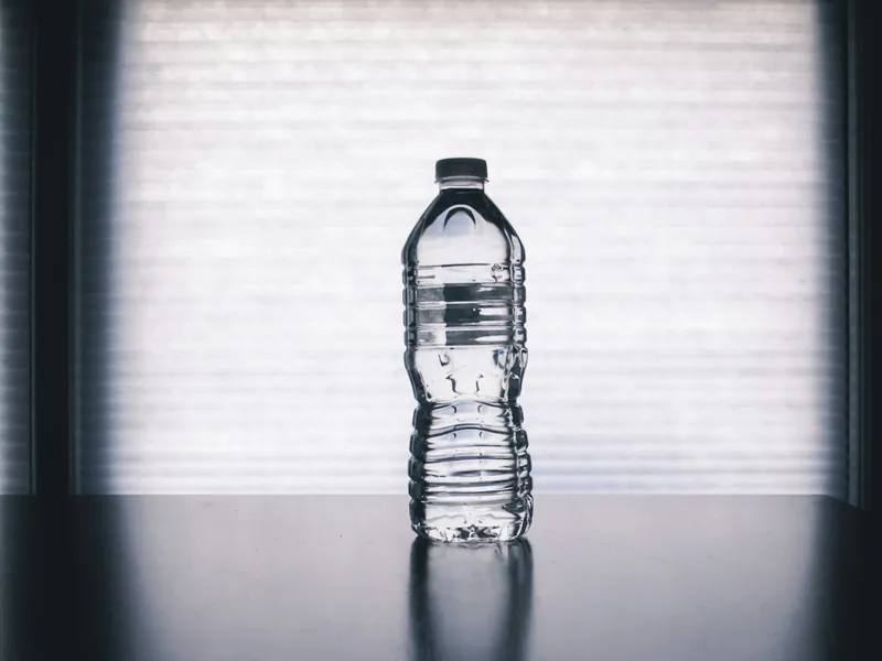 Eau minérale 1 L : Eau plate, à partager