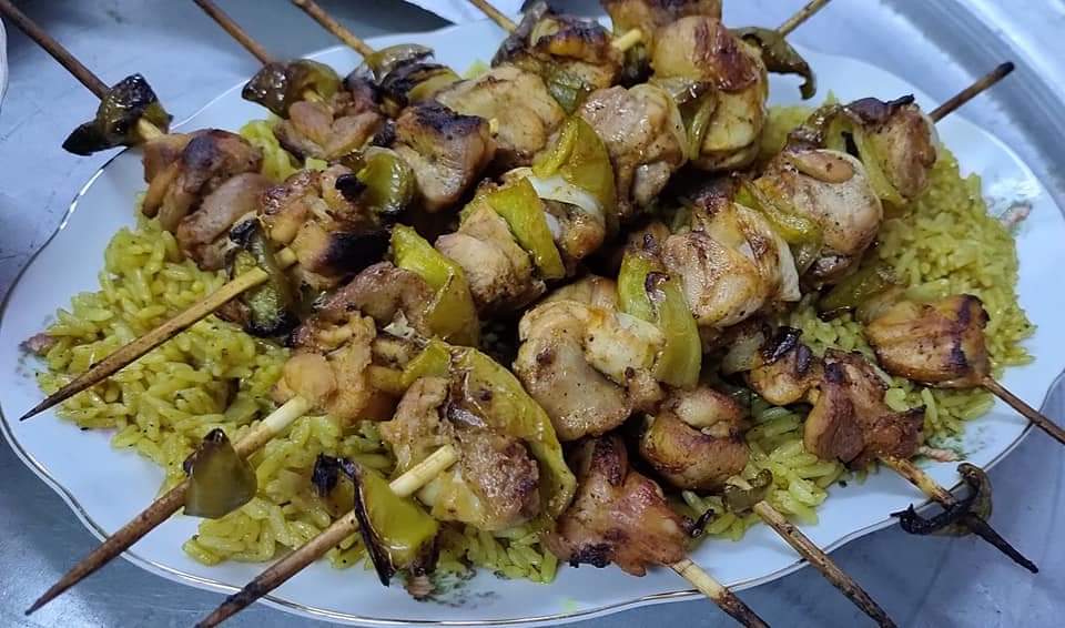 Brochette de volaille marinée : Volaille marinée, puis grillée en brochette